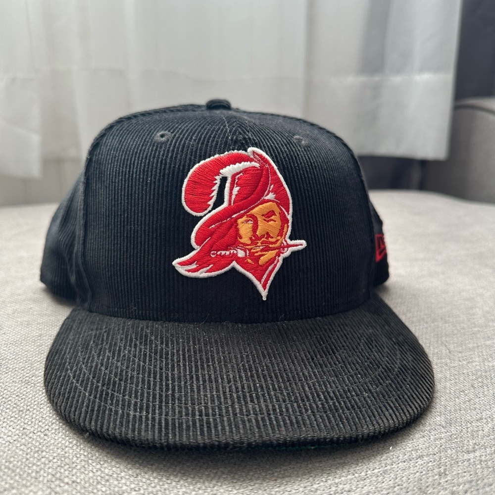 Mens New Era Tampa Bay Buccaneers corduroy SnapBack hat